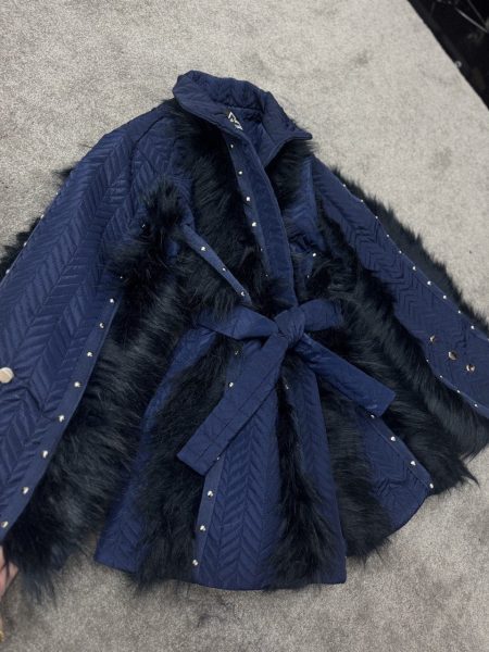 کاپشن پرچی سرمه‌ای