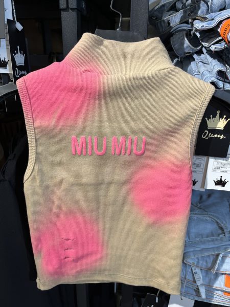 تاپ یقه اسکی MIU MIU کرم