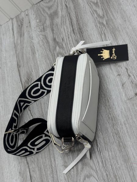 کیف پاسپورتی جاکوبس سفید مشکی