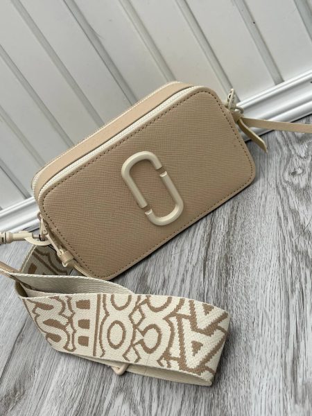 کیف پاسپورتی جاکوبس کرم