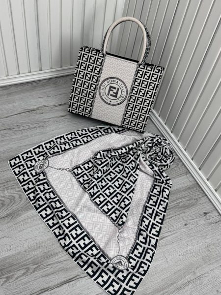 کیف کتابی شال دار بزرگ مشکی سفید fendi