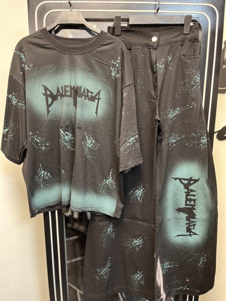 ست تی‌شرت شلوار رنگ پاش balenciaga سبز پاستیلی