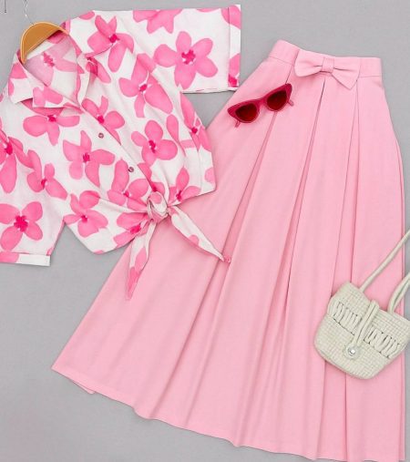 ست دامن و شومیز ابر‌و‌بادی جلوگره صورتی