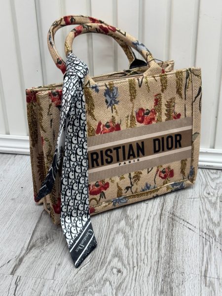 کیف جعبه ای گل Dior کرم تیره