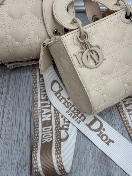 کیف صندوقی Dior سایز بزرگ کرم