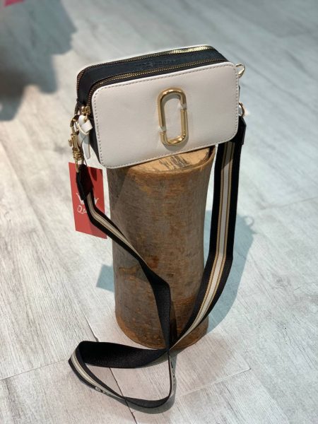 کیف پاسپورتی جاکوبس سفید طلایی