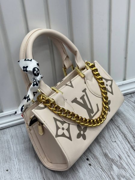 کیف پاکتی LV کرم