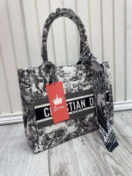 کیف جعبه ای جنگلی Dior کوچک سفید طوسی