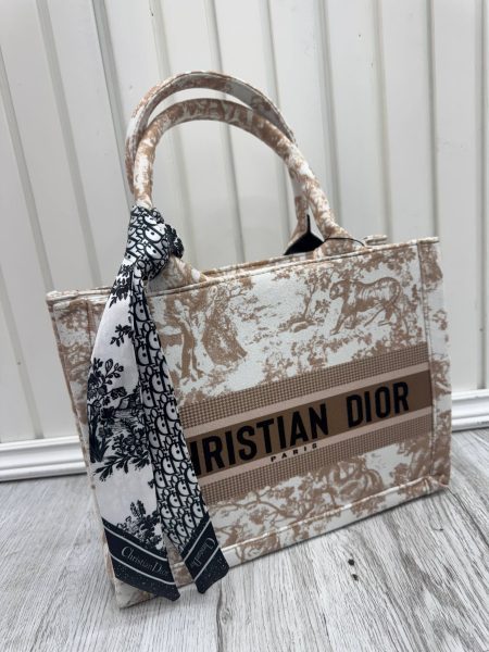 کیف جعبه ای جنگلی Dior کوچک کرم سفید