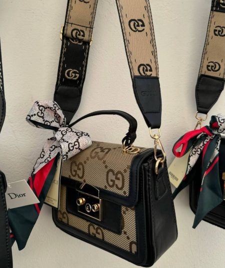 کیف پاسپورتی قفل‌دار Gucci مشکی