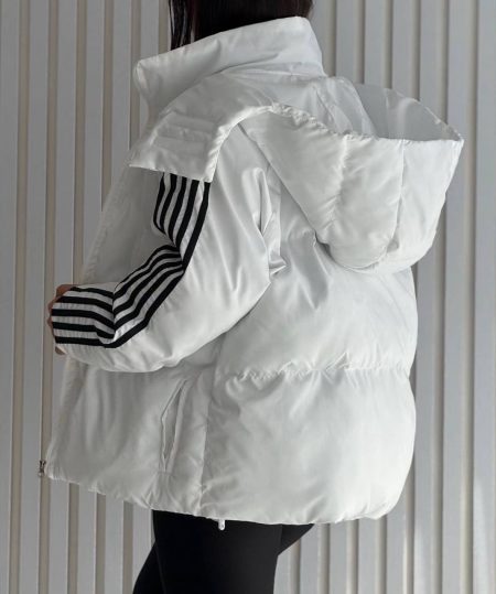 کاپشن رنگ سفید