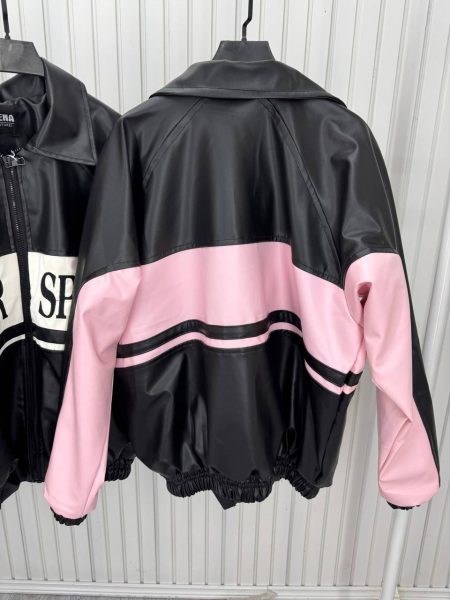 کاپشن رنگ صورتی