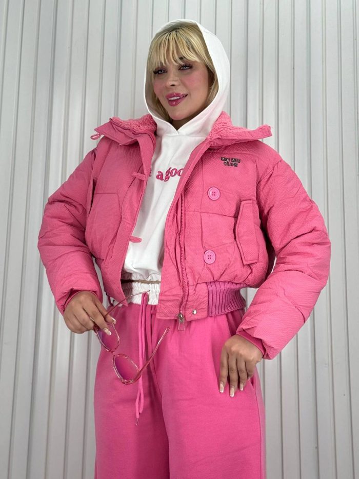 کاپشن رنگ صورتی