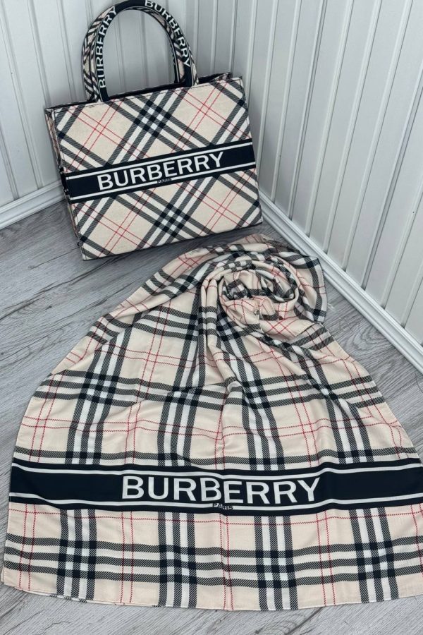 کیف کتابی شال دار بزرگ کرم burberry
