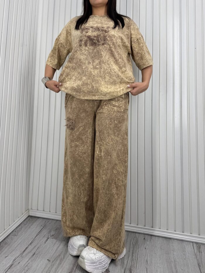 ست تی‌شرت و شلوار گت MIU MIU کرم تیره