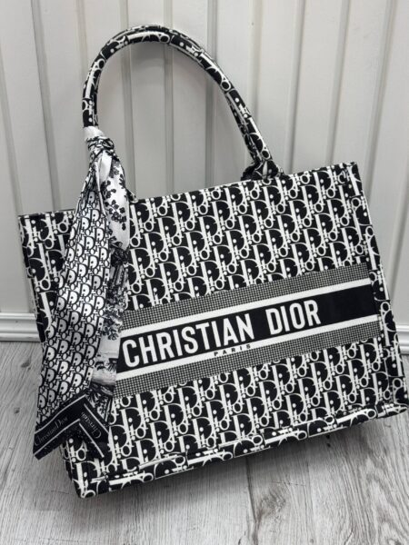 کیف جعبه ای Dior بزرگ سفید مشکی