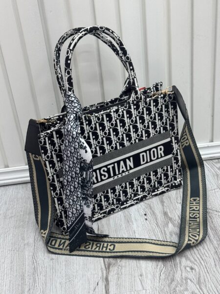 کیف جعبه ای Dior کوچک سفید مشکی