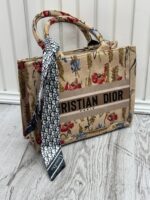 کیف جعبه ای گل Dior کرم تیره