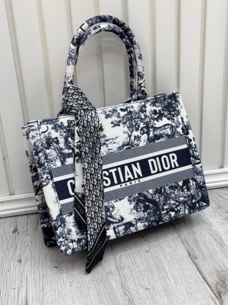 کیف جعبه ای جنگلی Dior کوچک سرمه‌ای سفید