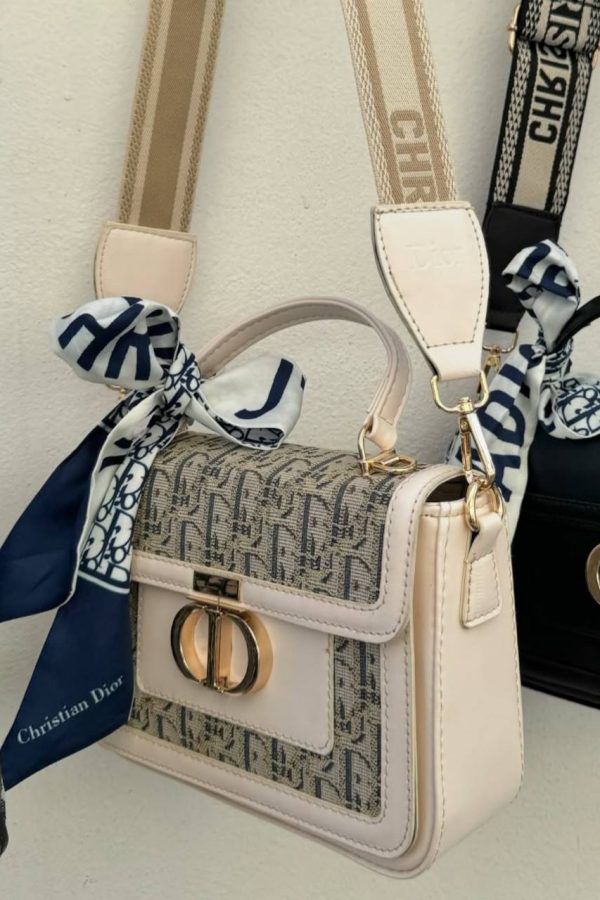 کیف پاسپورتی قفل‌دار Dior سفید