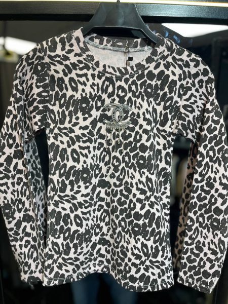 کراپ صورتی روشن